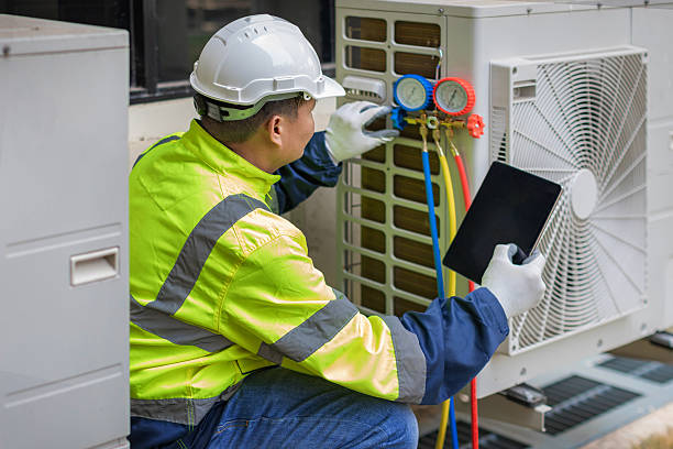 Professional Hvac technician working in Cumberland, NC